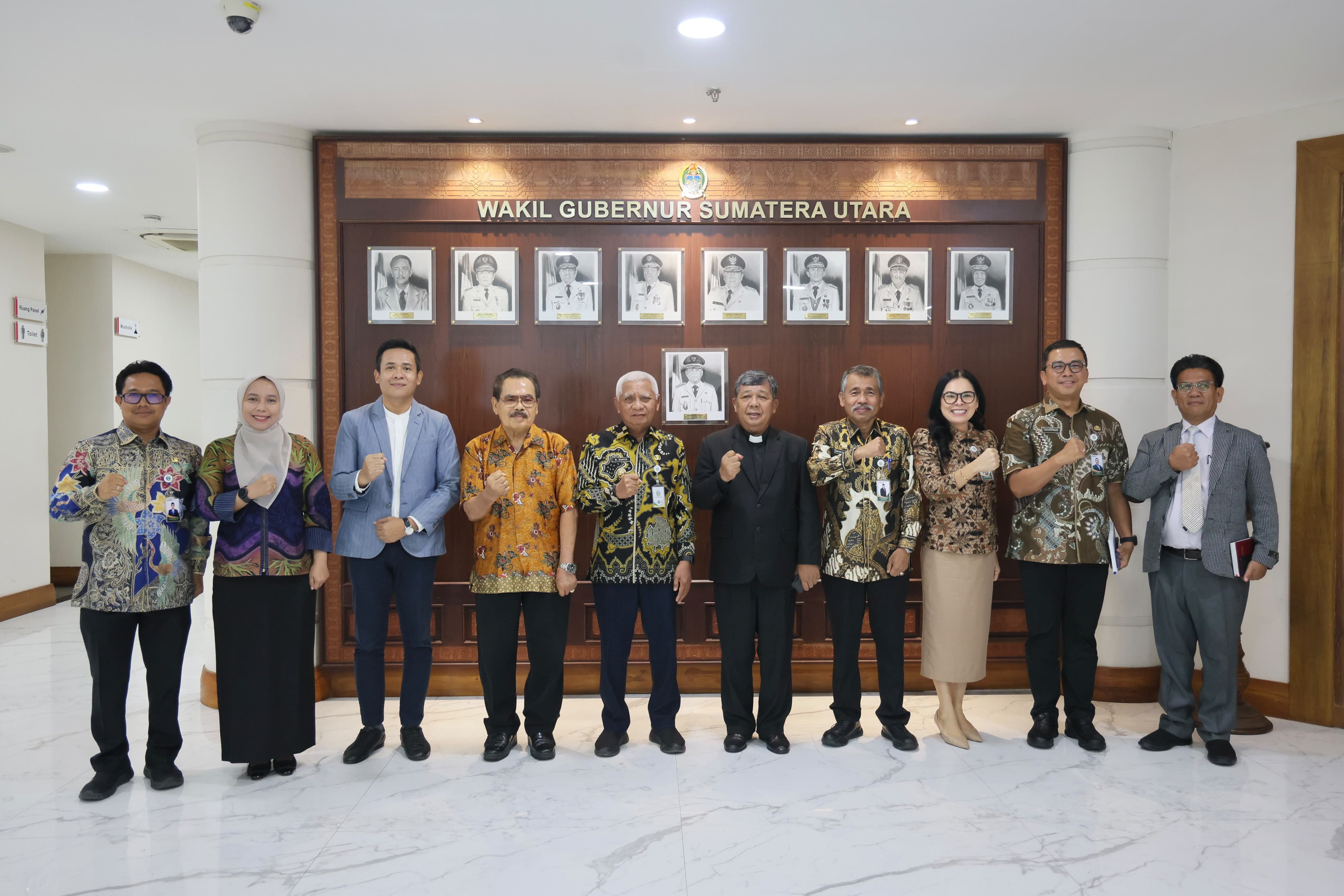 PANITIA HUT KE-114 HKBP MEDAN SUDIRMAN AUDIENSI KE GUBERNUR SUMATERA UTARA
