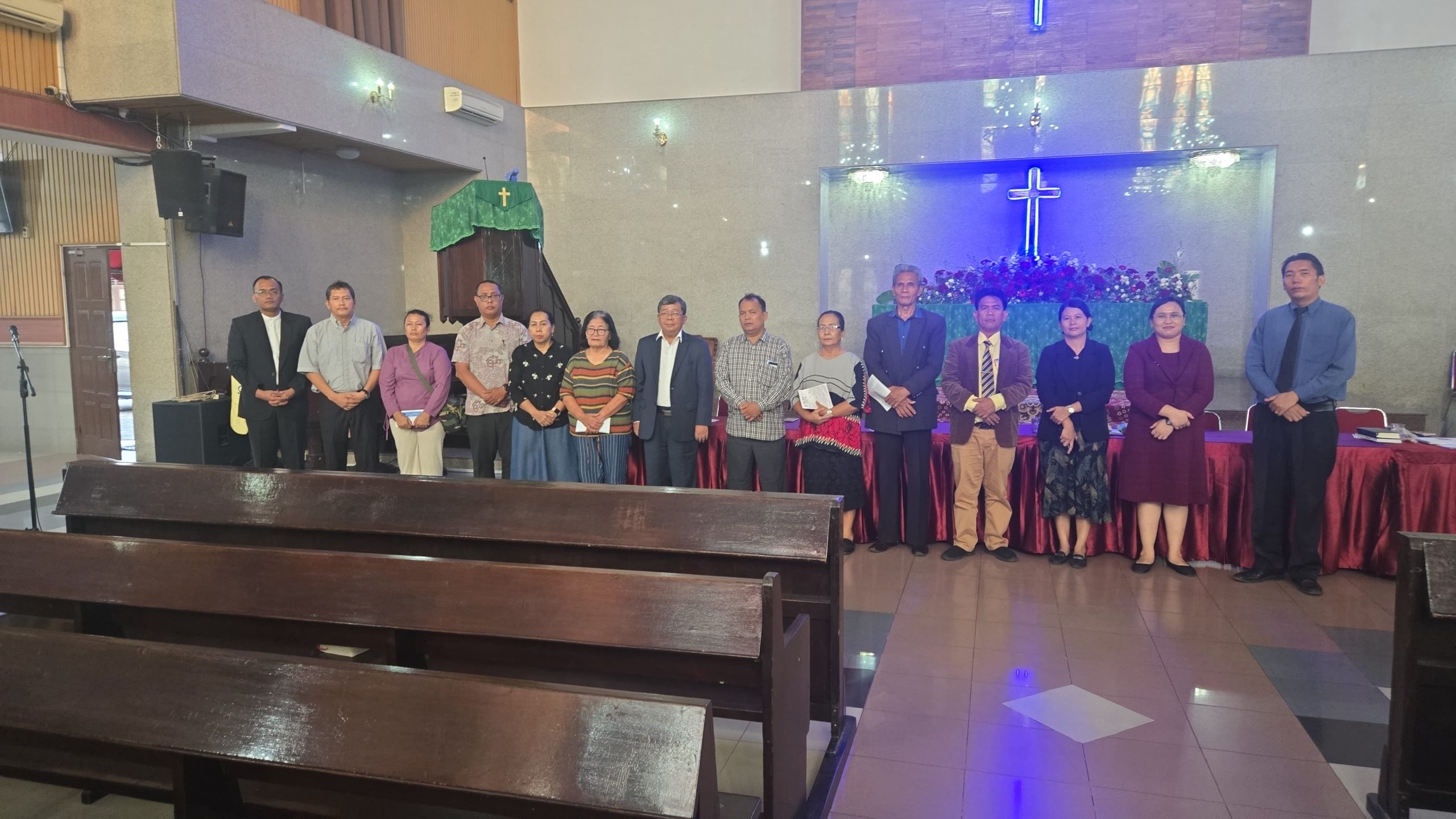 HKBP MEDAN SUDIRMAN SERAHKAN BANTUAN KORBAN KEBAKARAN