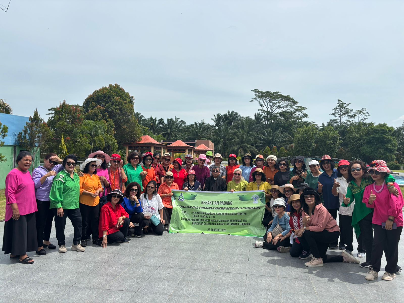 KEBAKTIAN PADANG PUNGUAN INA POLONIA DI ALAMTA JAYA